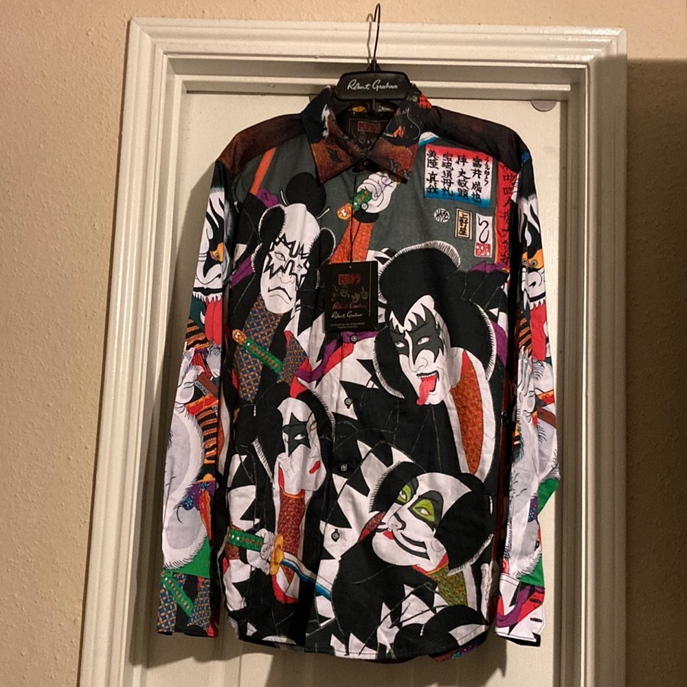 Special Edition KISS Shirt. ( ROBERT GRAHAM )